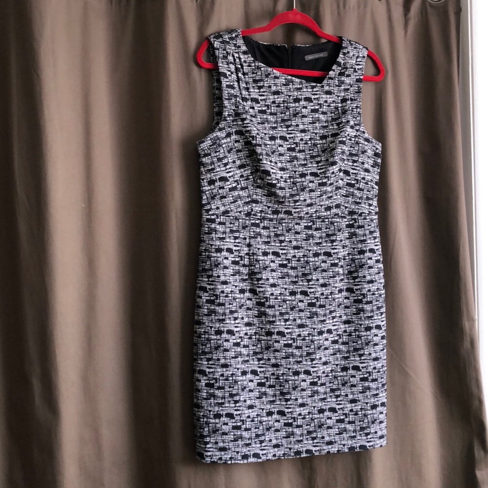Suzy Shier classic sleeveless dress. Black/white